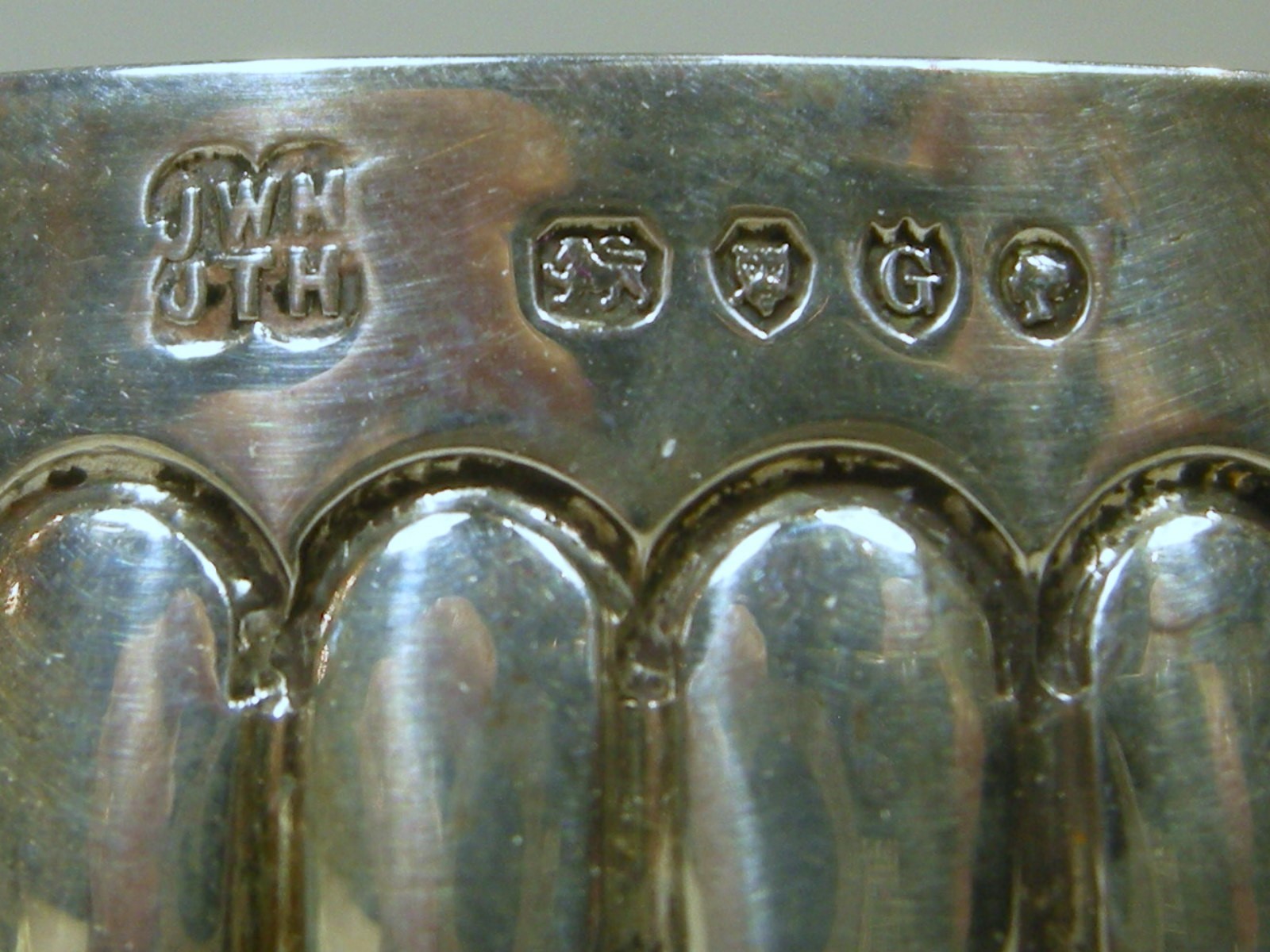 Cased Pr. Victorian Sterling Salt Cellars & Spoons (Lon. 1882 J.Hukin & J.Heath)