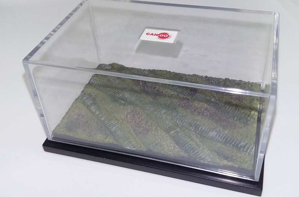 Can.Do Model Display Case with Dark Green Terrain Base (GD2)