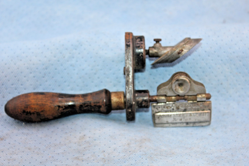 TARANTELLA HAND HELD ROTATING RAZOR SHARPENER