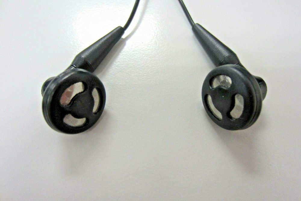 Black Earbuds with Right Angle Connector (wired)
