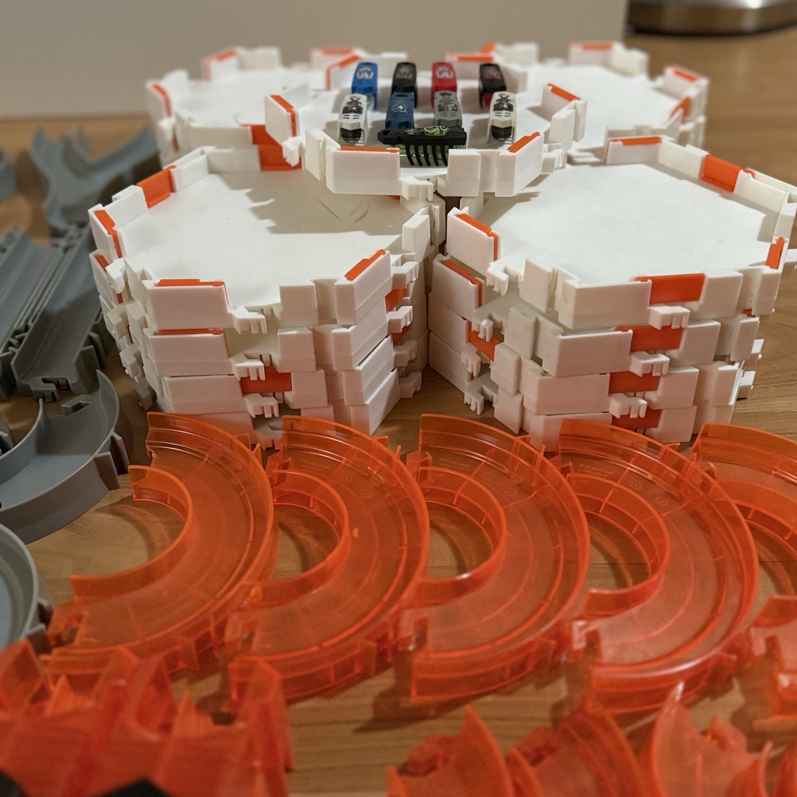 Hexbug Nano Bridge Battle Habitat Set & 9 Vibrating Micro Robotic Creatures Lot