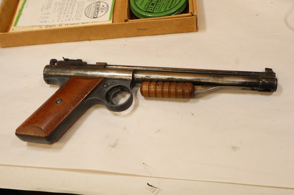 Benjamin Target Pistol, model 130 "Benjamin Franklin" w/box & papers