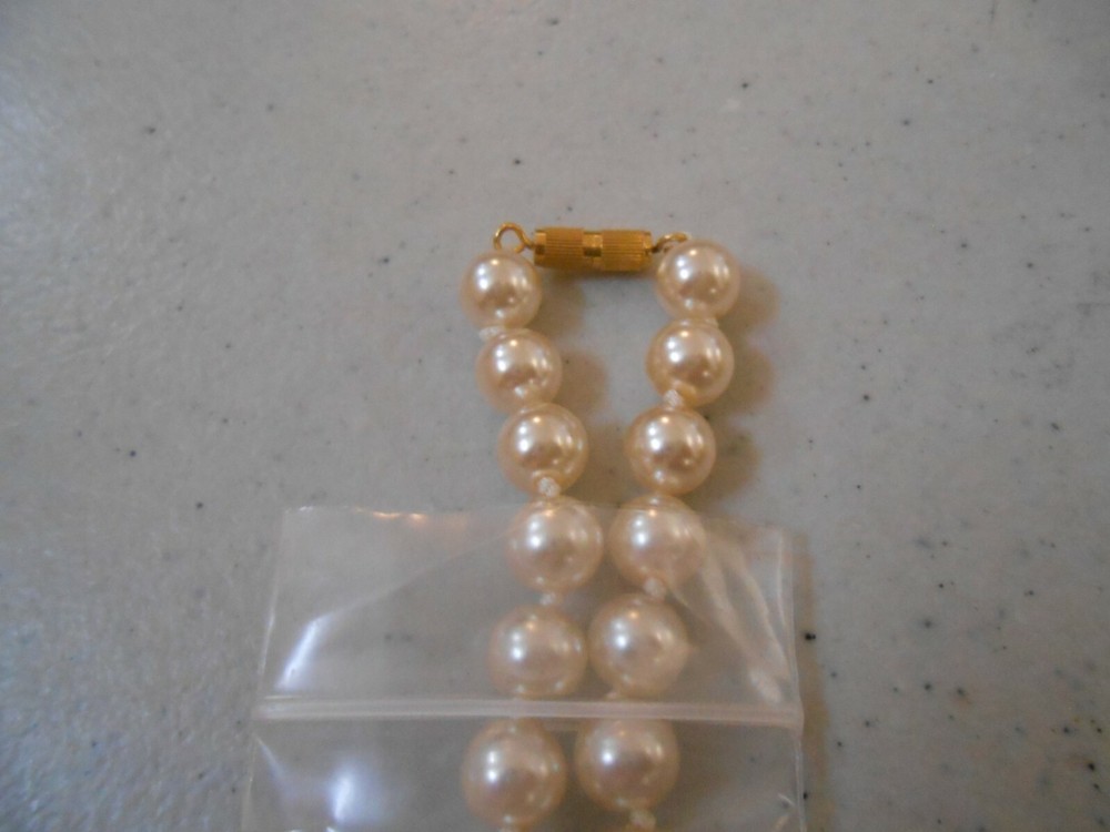 NEW VINTAGE 18" STRAND SHELL PEARL STRING NECKLACE MADE TAIWAN / DAC CREATIONS