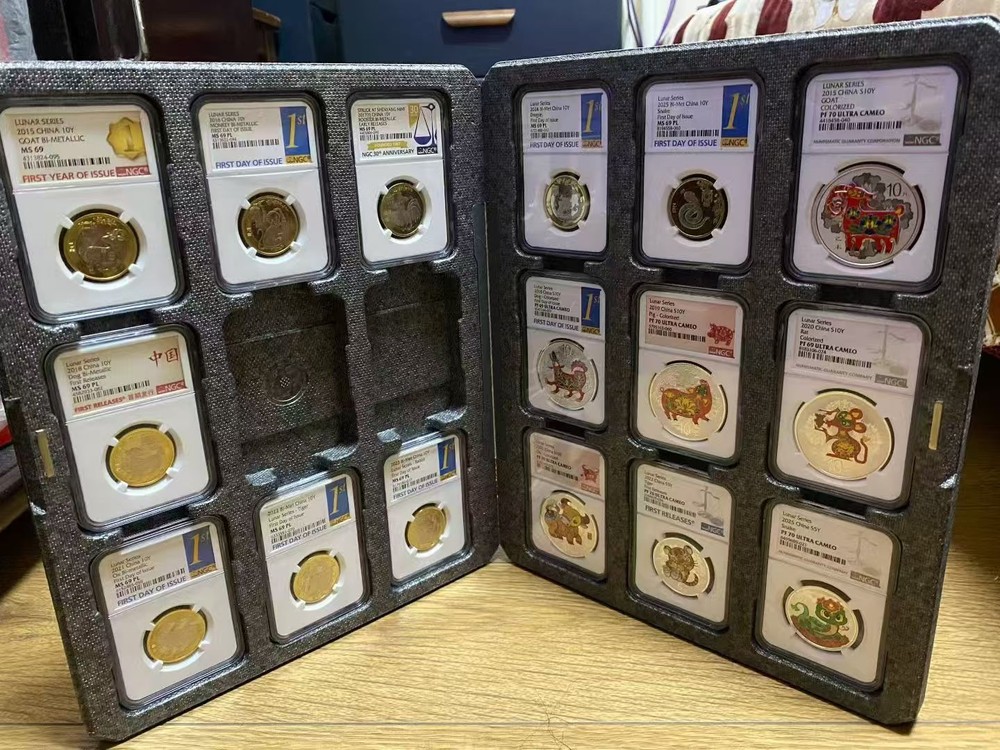 Storage Box / Protective Folder / Display Case For 18 NGC Slab Holders