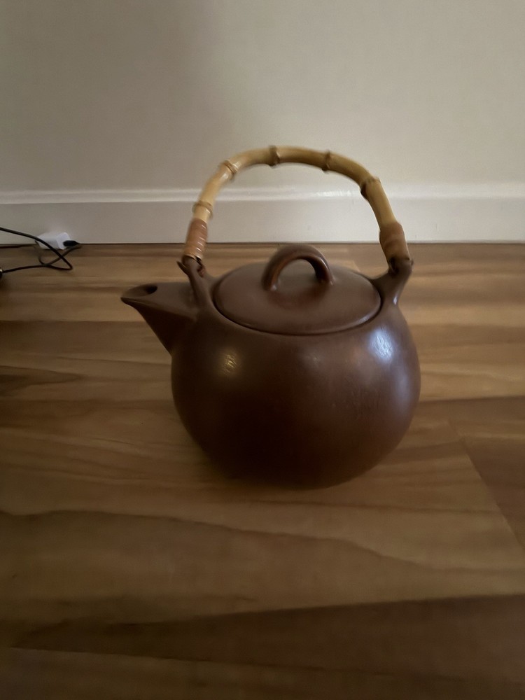 Ceramic Tea Pot W/ Handle, Strainer