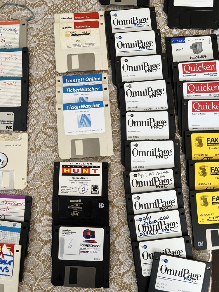 87 Diskettes Floppy Disk Vintage Macintosh Software & Cabinet