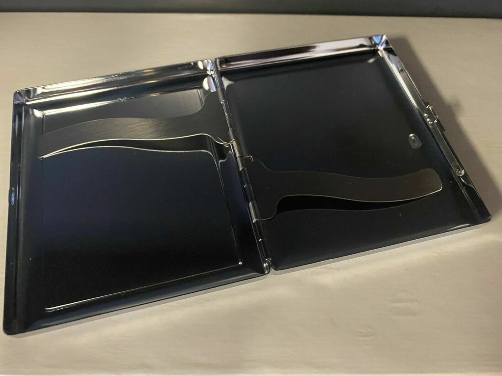 Victorian Style Cigarette Case Double Sided King Etched Pattern