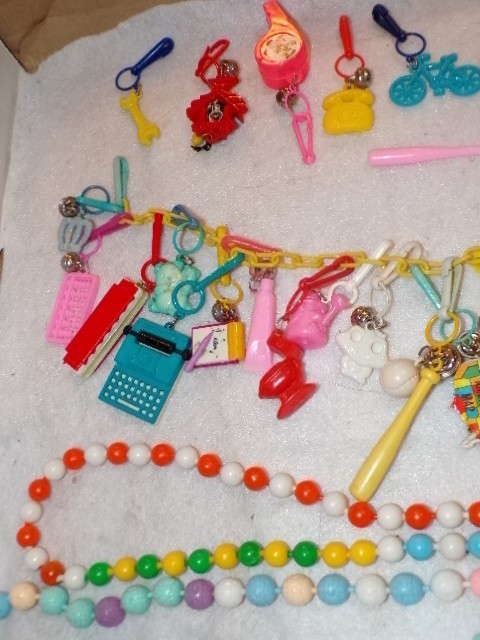 Vintage 1980s Plastic Clip Bell Charm Chain Lot Necklace Pop Beads [fa405]