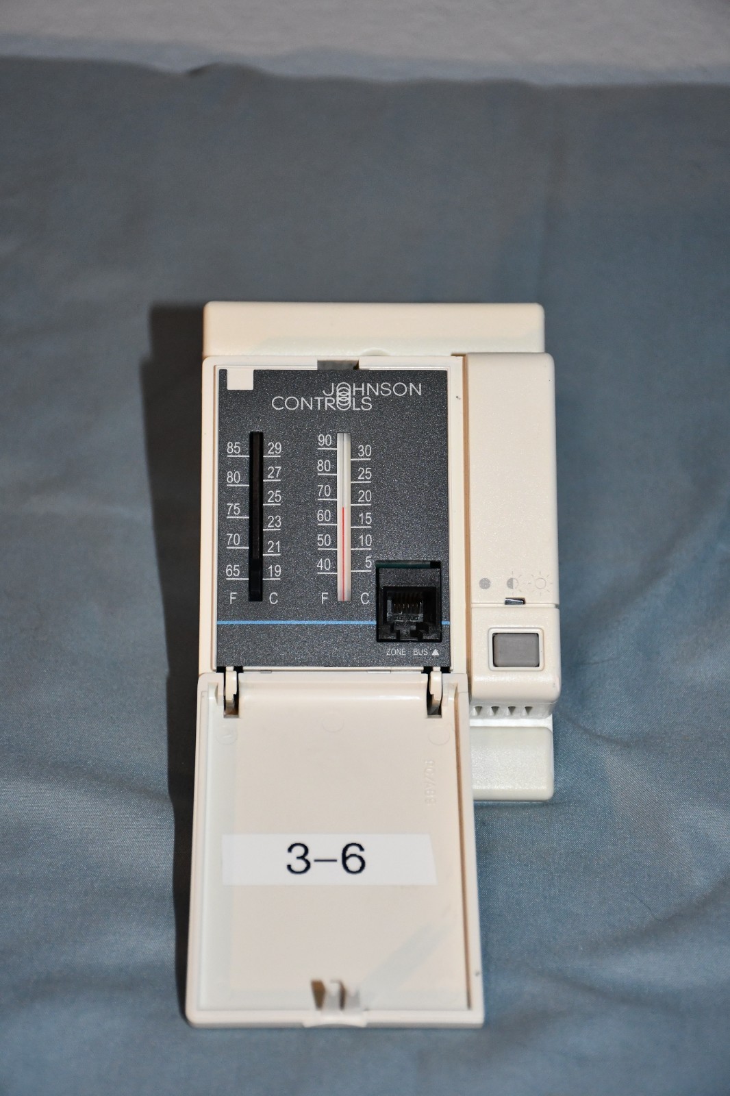 Johnson Controls  Metasys Temperature Sensor/​Controller  TE-67NP-1N00 Rev B