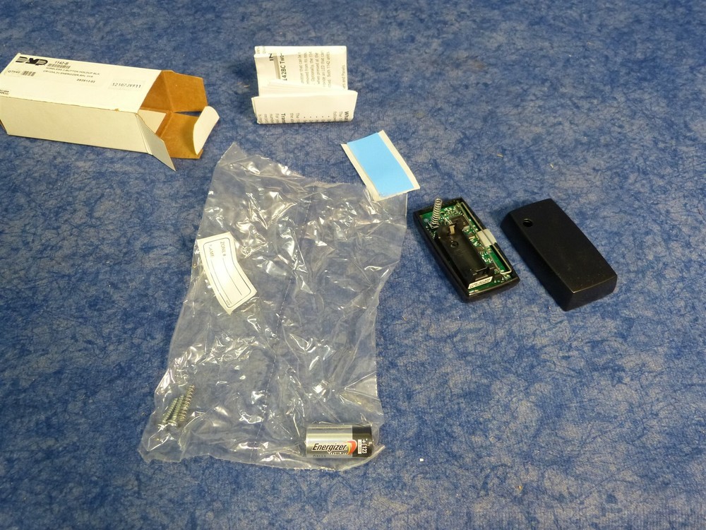 DMP Security 1142-B Wireless 2-Button Holdup Black (G103)