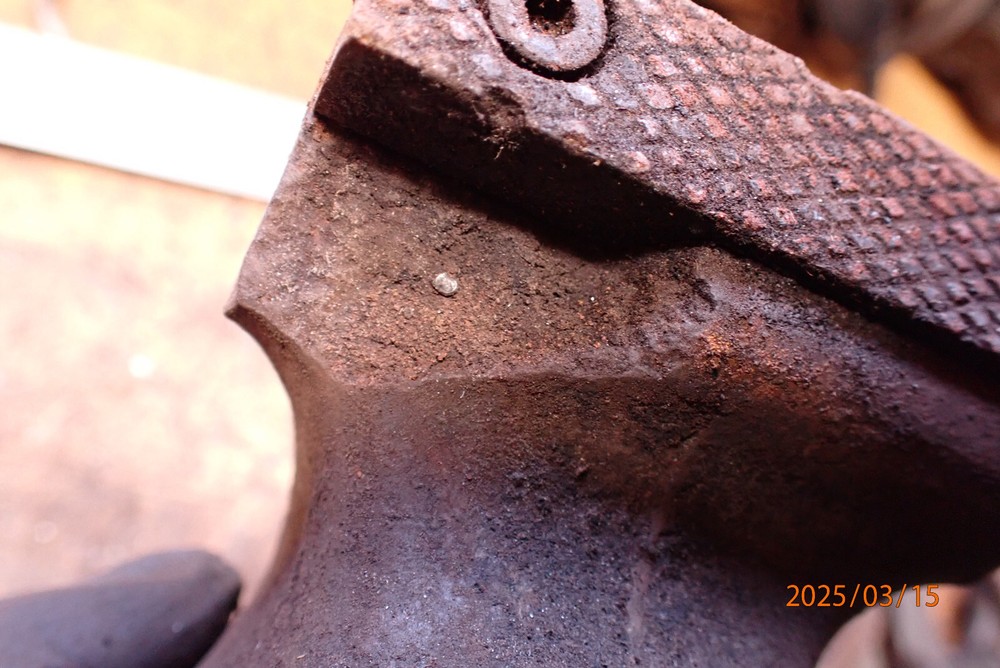 OLDER WILTON BULLET BENCH VISE FUNCTIONAL BUT HAS ISSUES