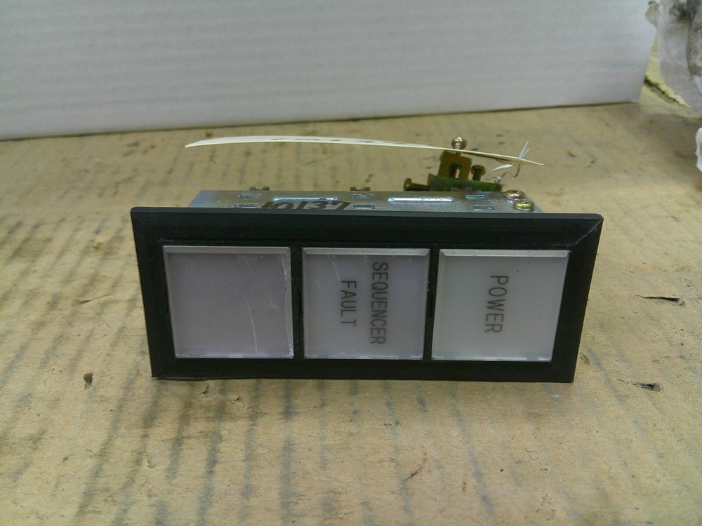 IDEC SLC-30 3 POSITION LIGHT PANEL DC24V