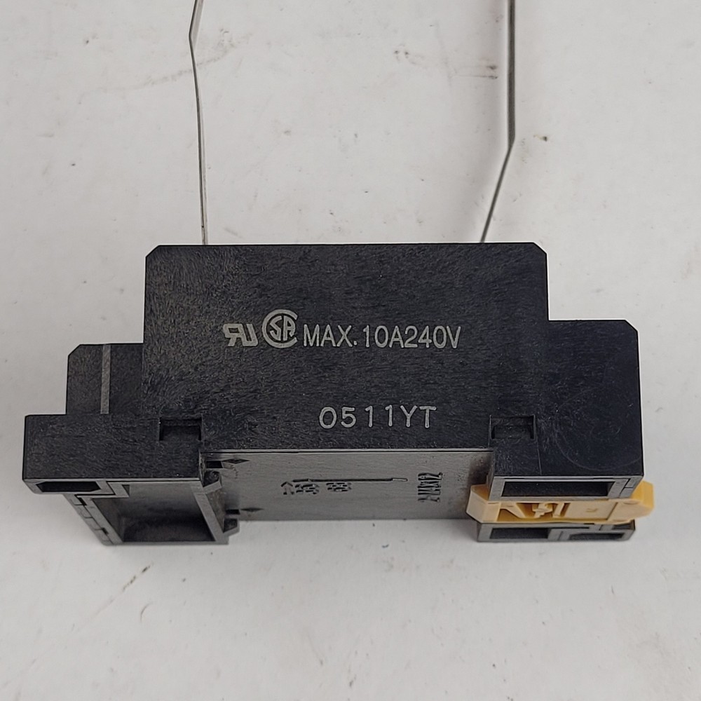 Omron E5L-A1 Temperature Controller W/0511YT Base - USED