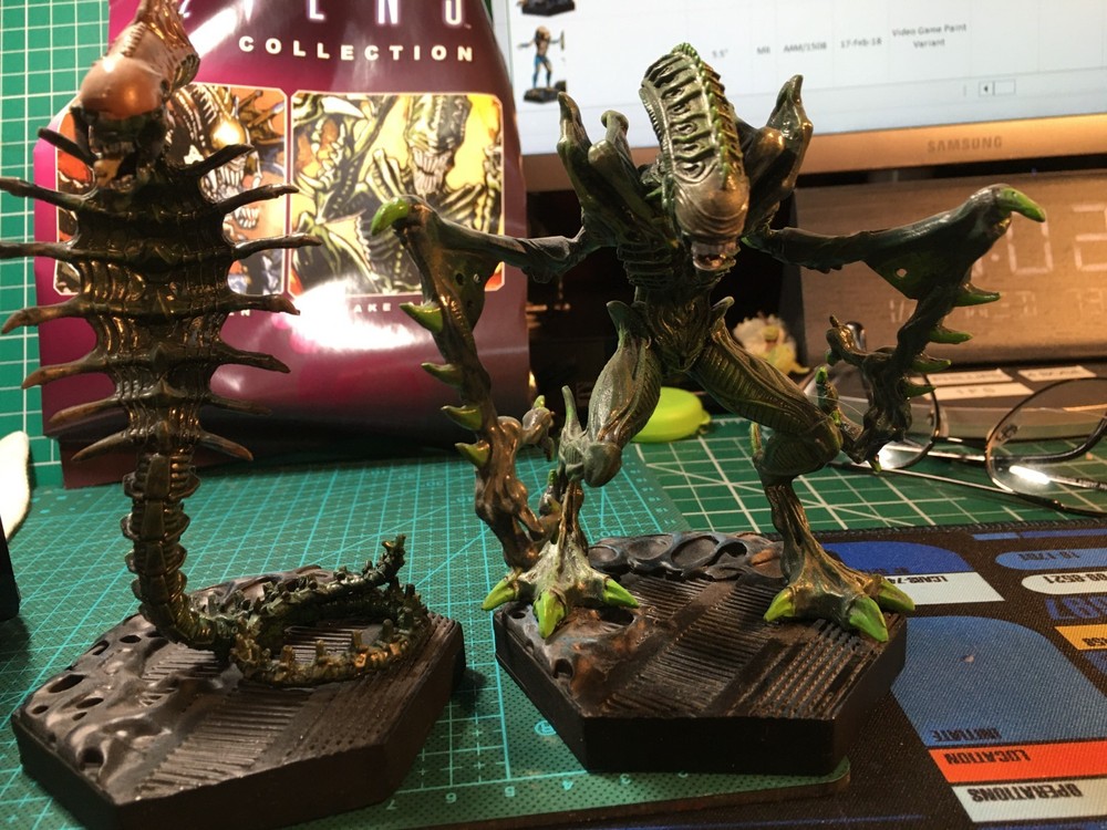 Eaglemoss Aliens Reto Collection #1, Mantis & Snake" opened, displayed, box
