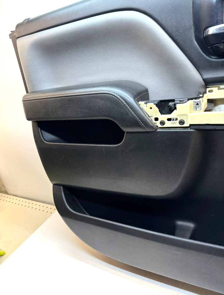 Sierra Silverado 2014-2019 Interior Front Door Trim Panel Left Driver