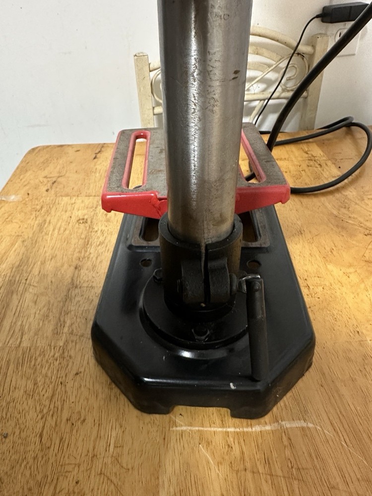General International 8" 5 Speed Drill Press w/ Cross-pattern laser DP2001