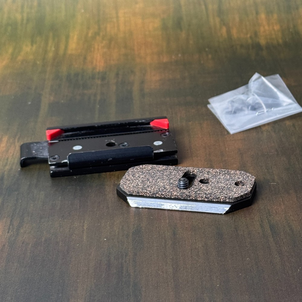 Stroboframe Auto Quick Release (300-QRC) with Universal Mounting Plate