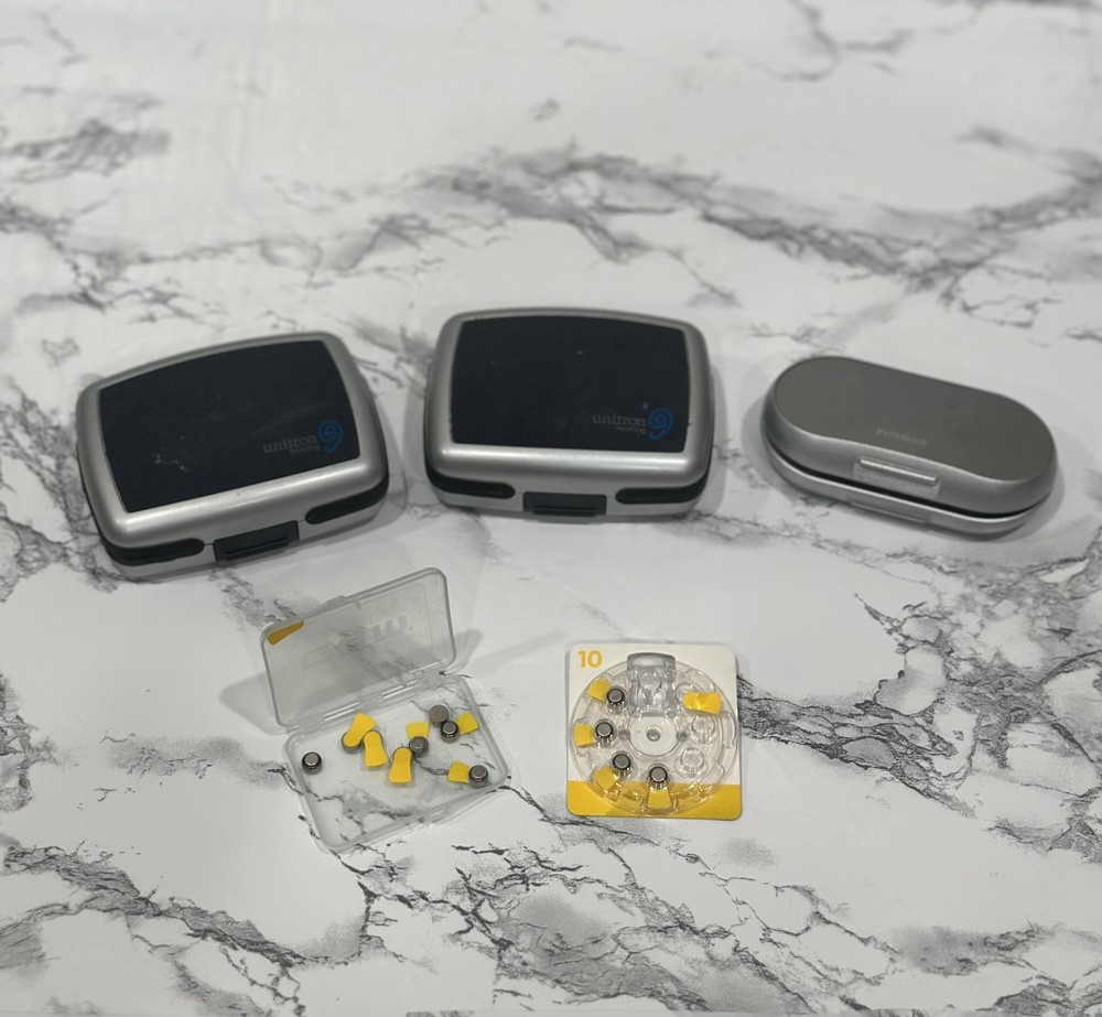 BTE Hearing Aids Moda Behind The Ear Hearing Aids Set w/ Cases + Extra Batteries