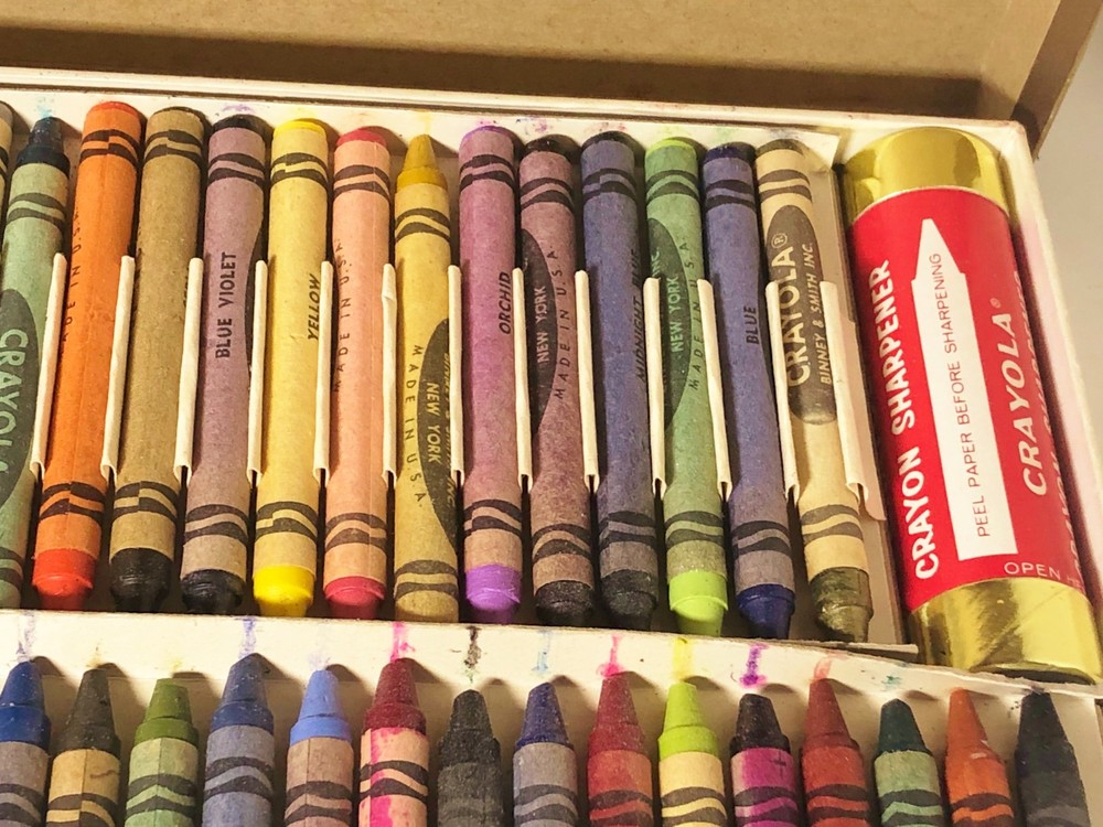 Crayola Crayons Vintage 1958 No.72 Project Book Sharpener Binney & Smith READ