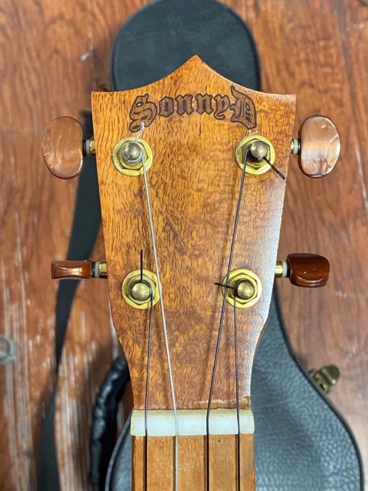 SONNY D KOA UKULELE W/ HARD CASE.