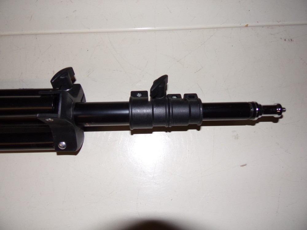 Vintage Neewer Metal Tripod Light Stand, Adjustable/Extendable