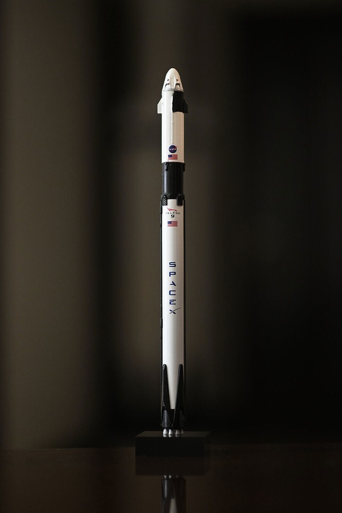 1:233 Scale SpaceX Falcon 9 - Crew Dragon Rocket Model Static Model Statue Gift