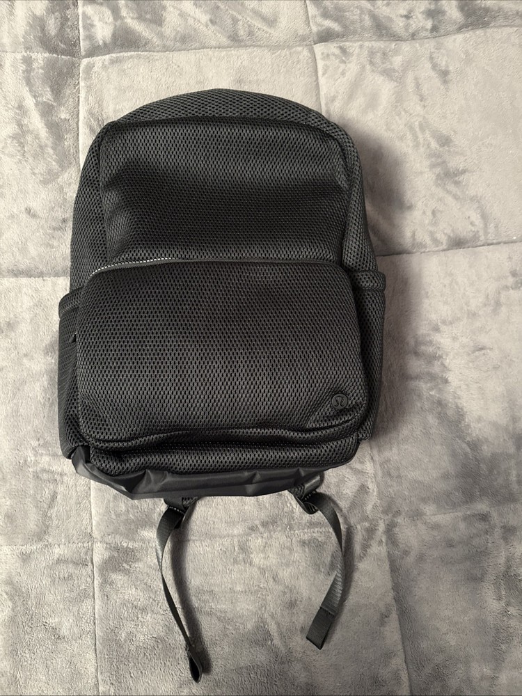 NEW WITH TAGS!! Lululemon Everywhere Backpack *22L Tech Canvas in BLACK!