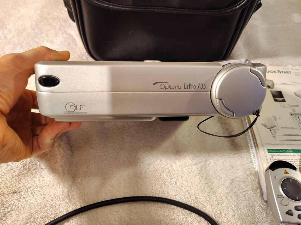 Optoma EP735 EzPro DLP Projector Powers On Carrying Case Remote Bundle Cables