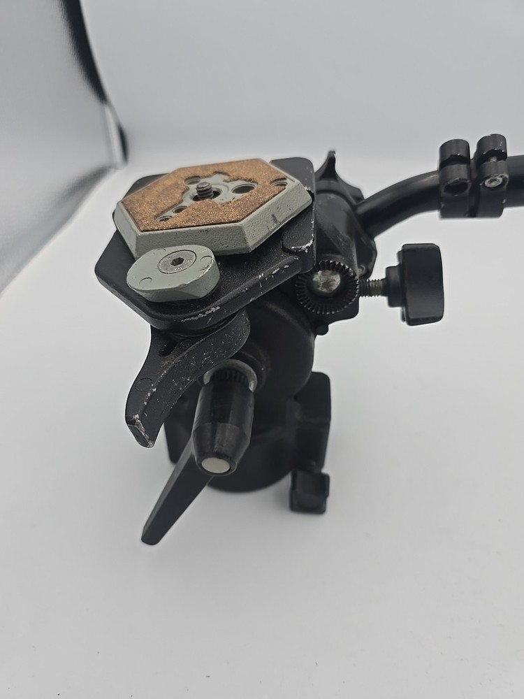 Bogen Manfrotto 3063 Mini Fluid Video Tripod Head with Quick Release Plate