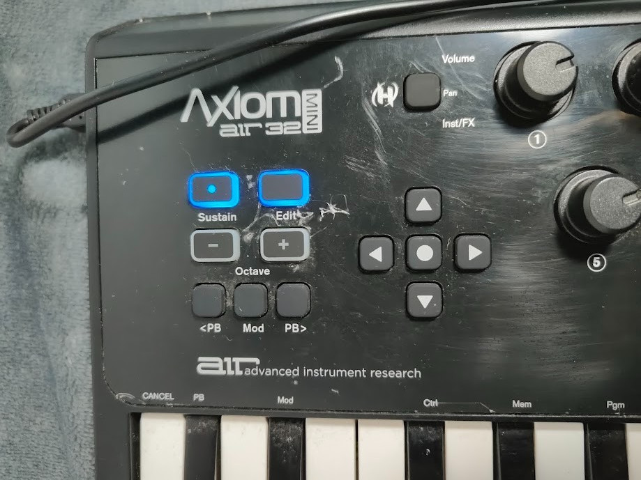 M-Audio Axiom AIR Mini 32 USB MIDI Keyboard & Pad Controller