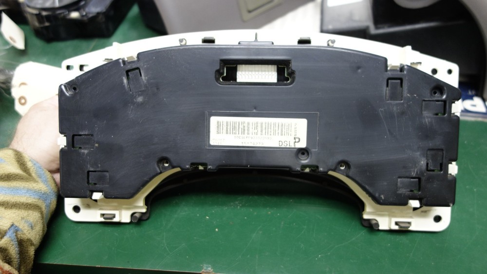 GM 2004 Instrument Cluster 15174279
