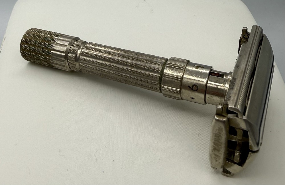 Vintage Gillette 1959 E4 Fat Boy Adjustable 1-9 TTO DE Razor