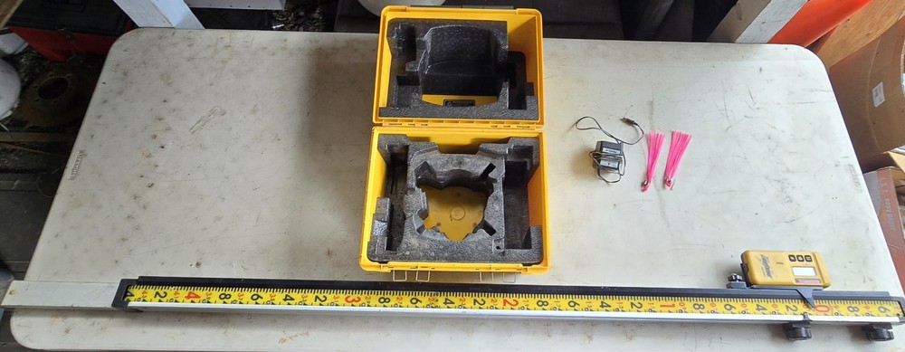 Leveling Staffs Dewalt Tripod Spectra Precision Laser LL 500 Apache Detector