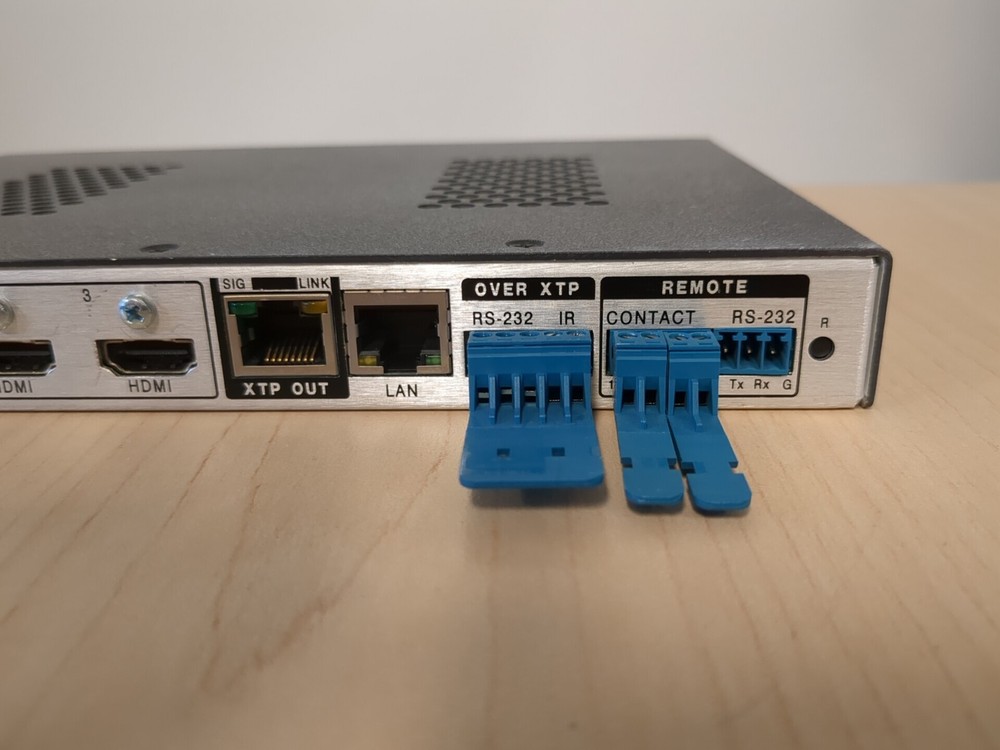 Extron XTP T USW 103 Three Input XTP Switcher Integrated Transmitter