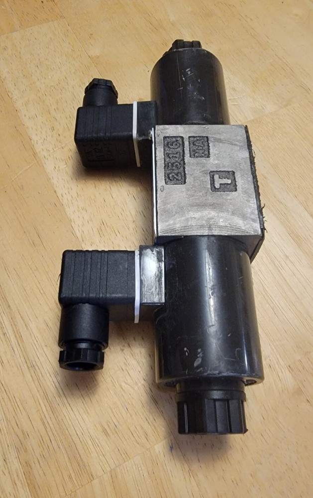 NEW Nachi SA-G01-C5-D2-E40 Directional Control Valve