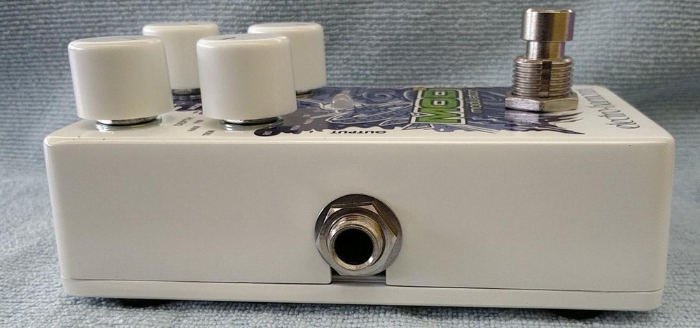 ELECTRO HARMONIX MOD 11 Modulator Effect Pedal