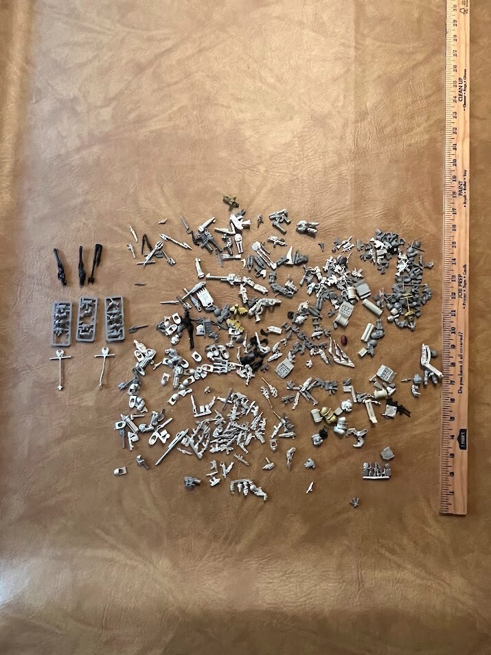 Large Lot of Warhammer 40k Bits 250+ Pieces Metal & Plastic