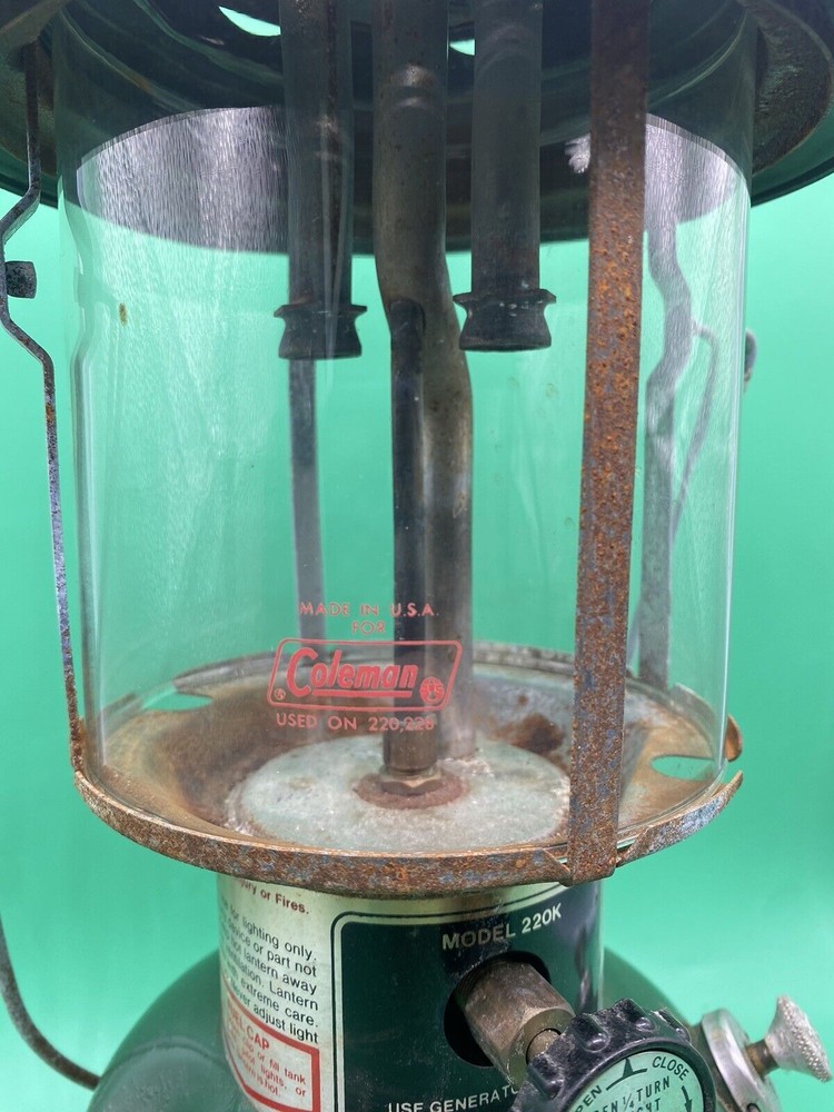 Vintage Coleman Dated 5/82 Double Mantle Lantern Model 220K