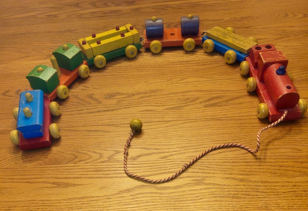 VINTAGE PLAYSKOOL WOODEN TRAIN PULL TOY
