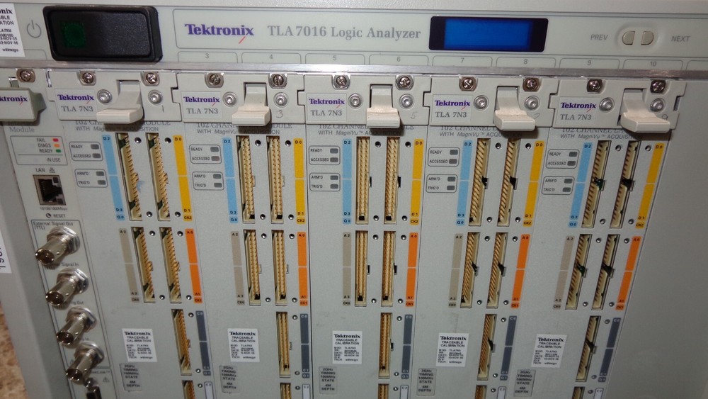 Tektronix TLA7016 Logic Analyzer Benchtop Mainframe With Five TLA7N3 Modules