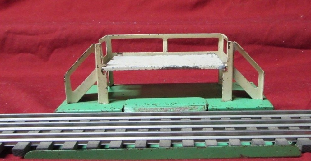 Vintage Lionel  Post War Milk Loading Platform O Gauge