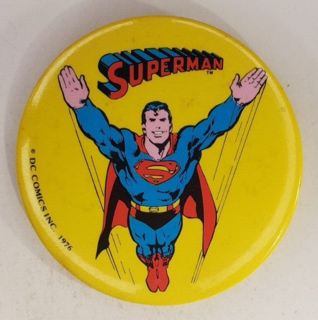 Vintage 1976 Superman Flying Button Pinback DC Comics