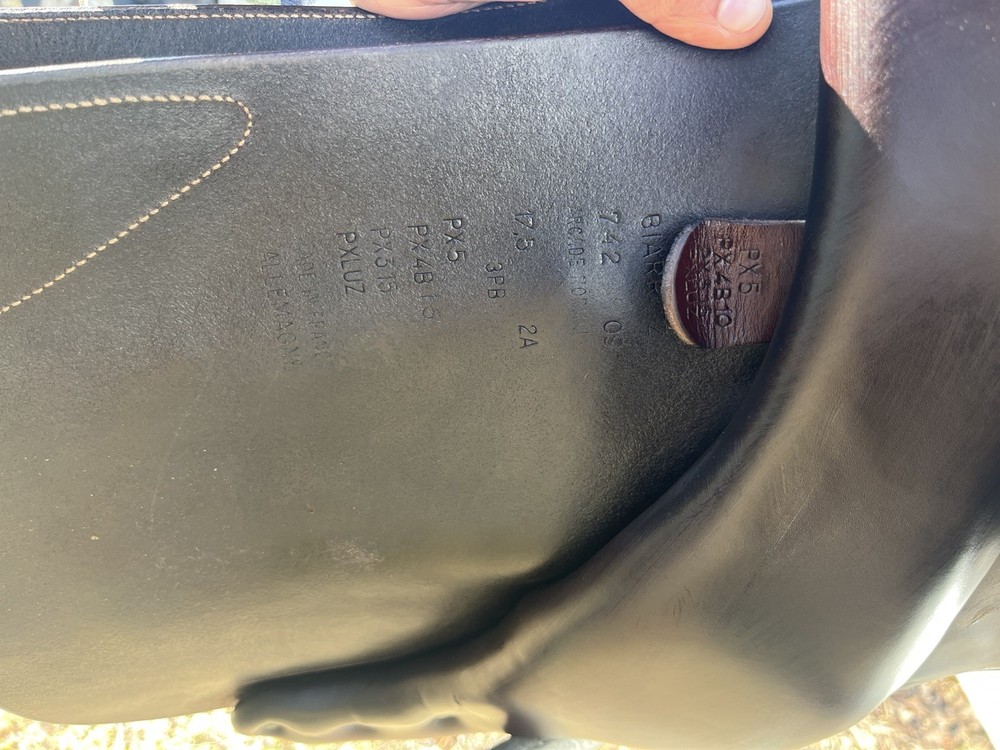 17.5” Devoucoux Biarritz 2A English Jumping Saddle