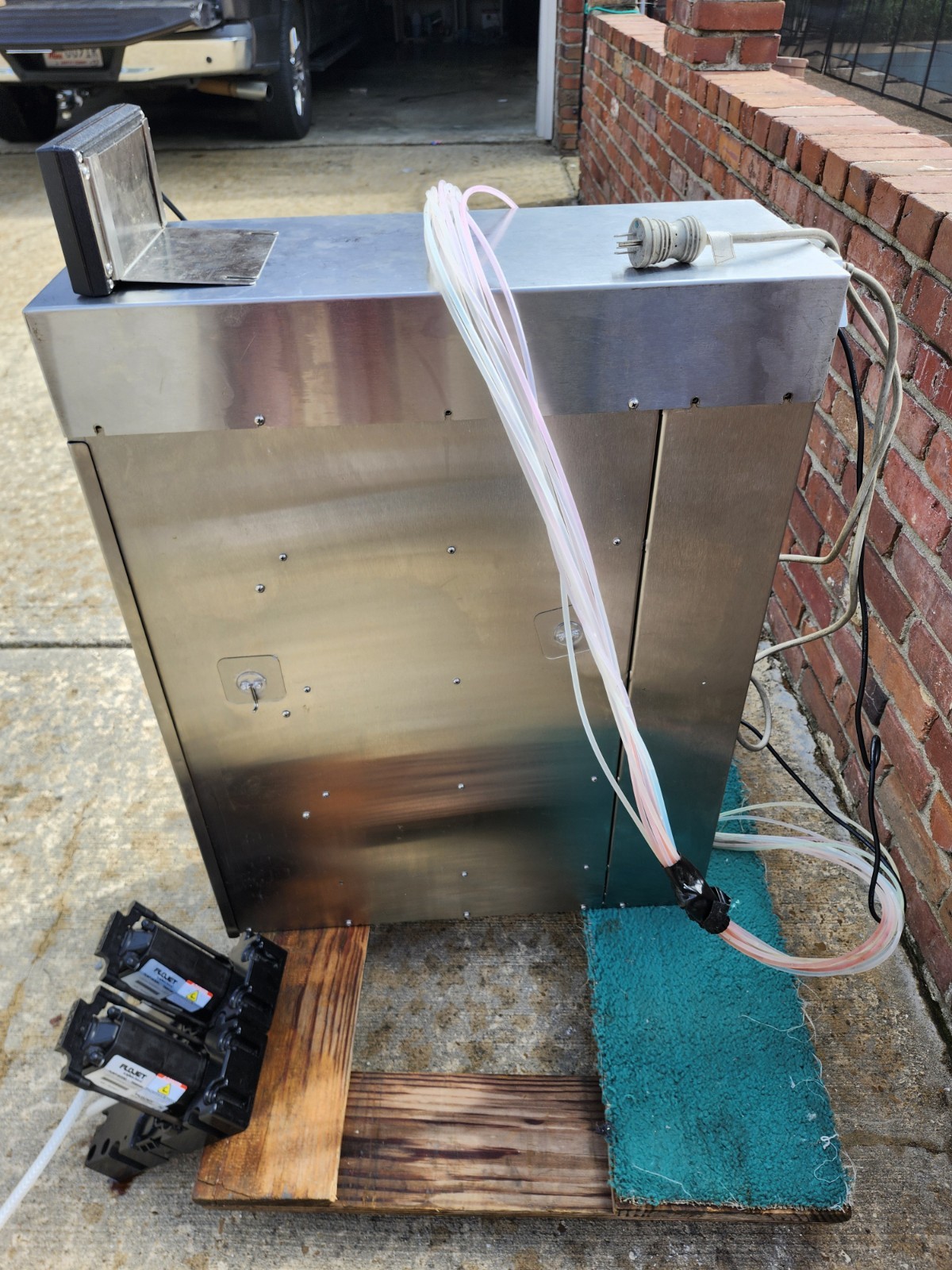 FLAVORBURST FB80S-08 Frozen Beverage Flavor Injector with Pumps and gauge