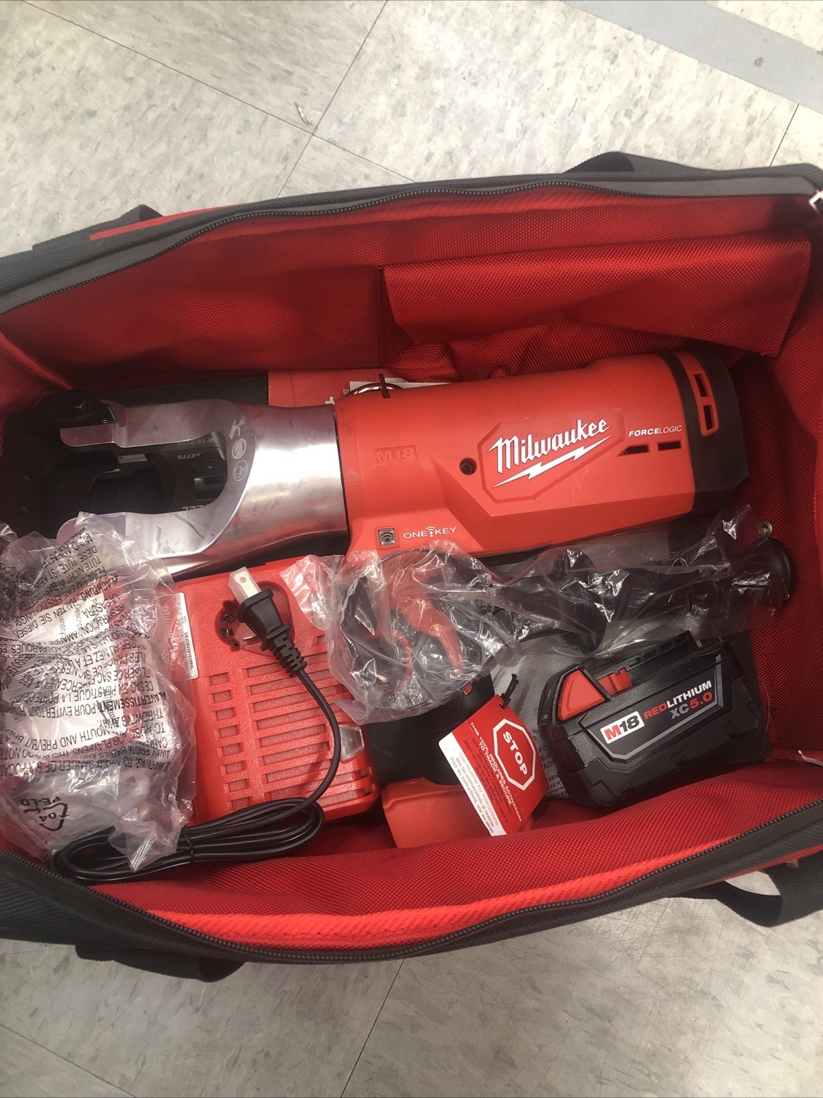 Milwaukee 2777-21 Cable Cutter Kit - Red