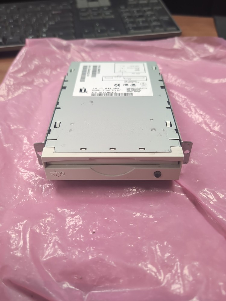 Iomega 5500539 Z100ATAPI Zip Drive