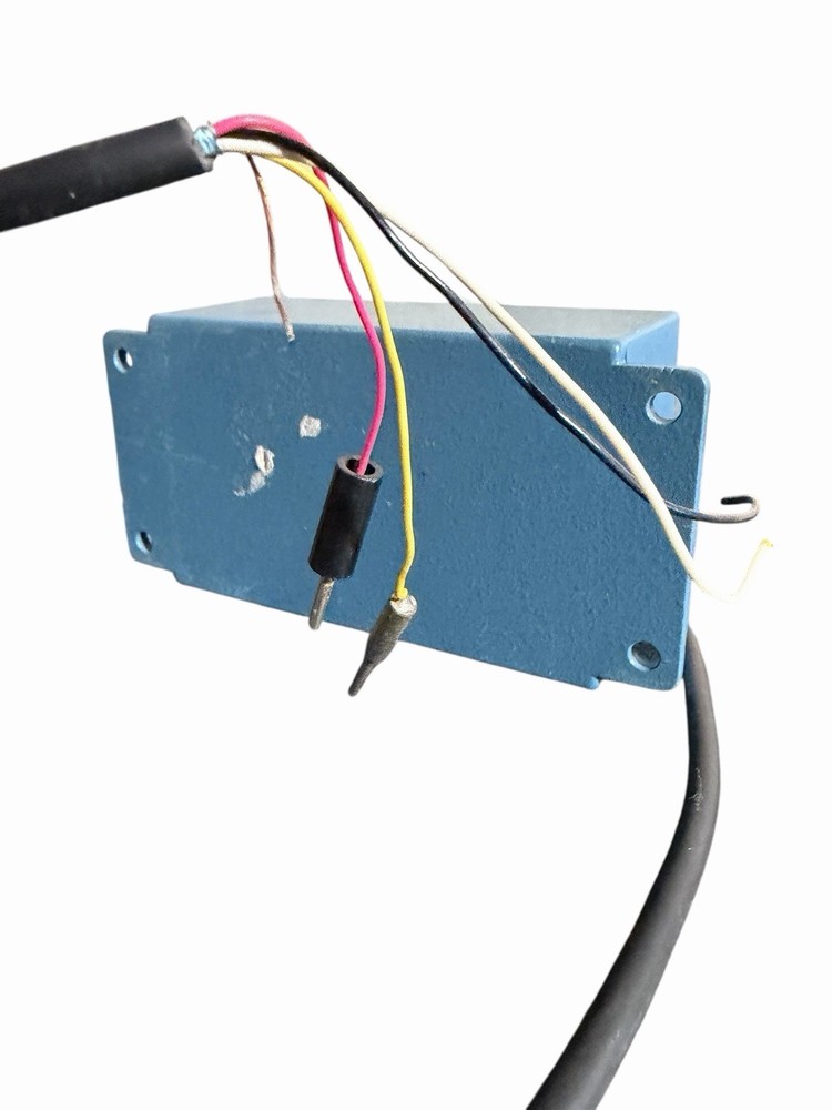 CWE CAL-830 Microvolt Calibrator Frequency Amplitude Unit