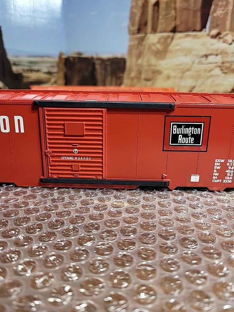 Williams O Gauge Burlington And NP Plastic Shells