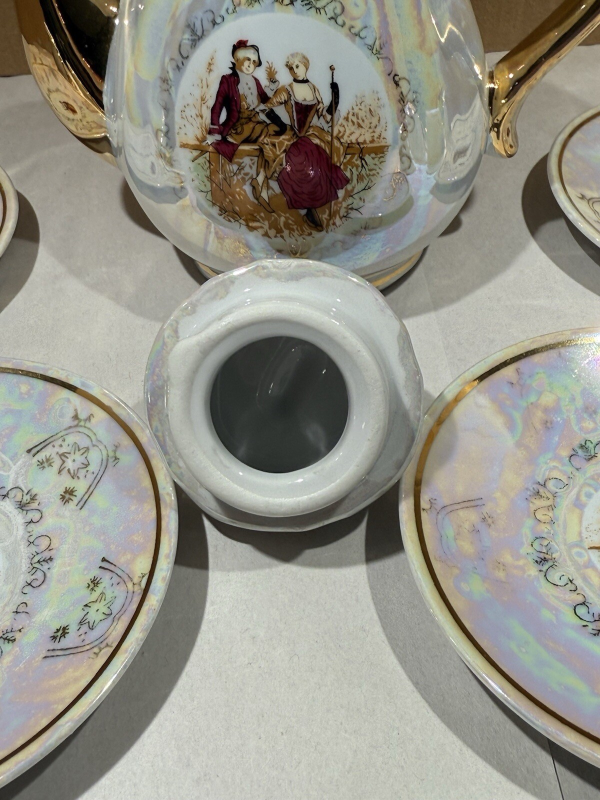 Romeo And Juliet Tea Pot 4 Tea Cups 4 Saucers Gold Trim Handles Iridescent White