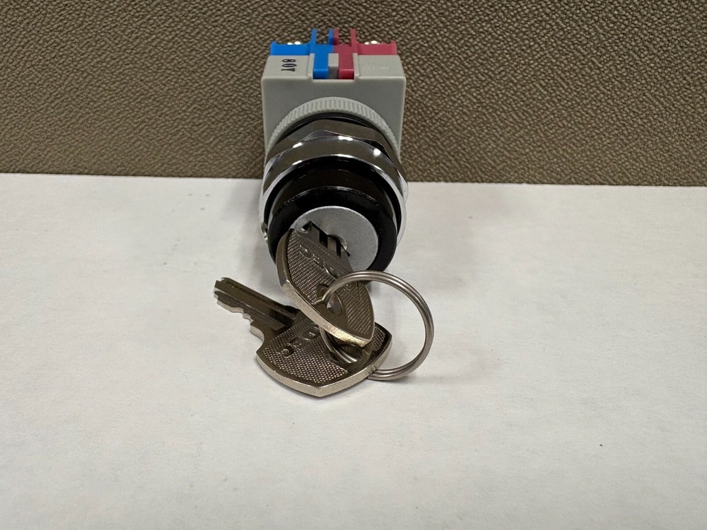 IDEC ASW 0201 Key Selector Switch | 2-Position Maintained | 600V